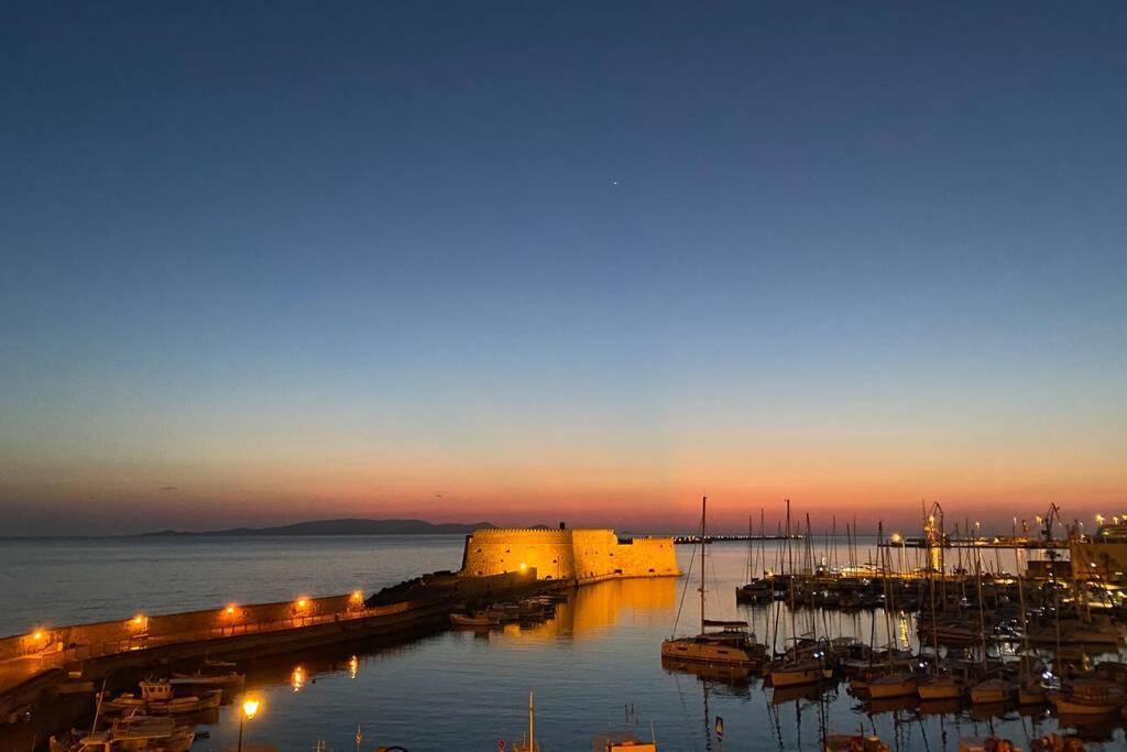Archipelagos Apt In The Heart Of The City Iraklio Exterior foto
